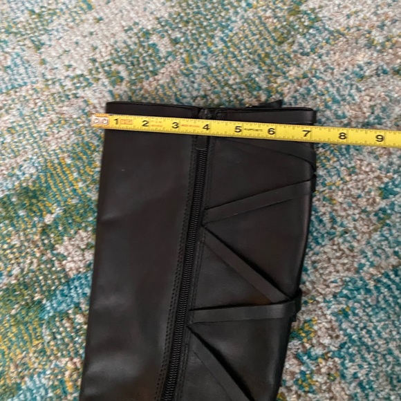 BCBG BLACK LEATHER RIDING BOOTS. - Picture 10 of 15